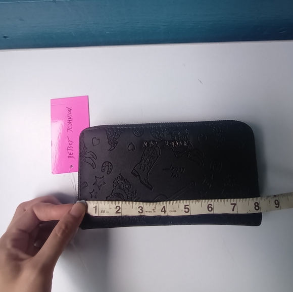Betsey Johnson Black Embossed Travel Wallet - Picture 15 of 16